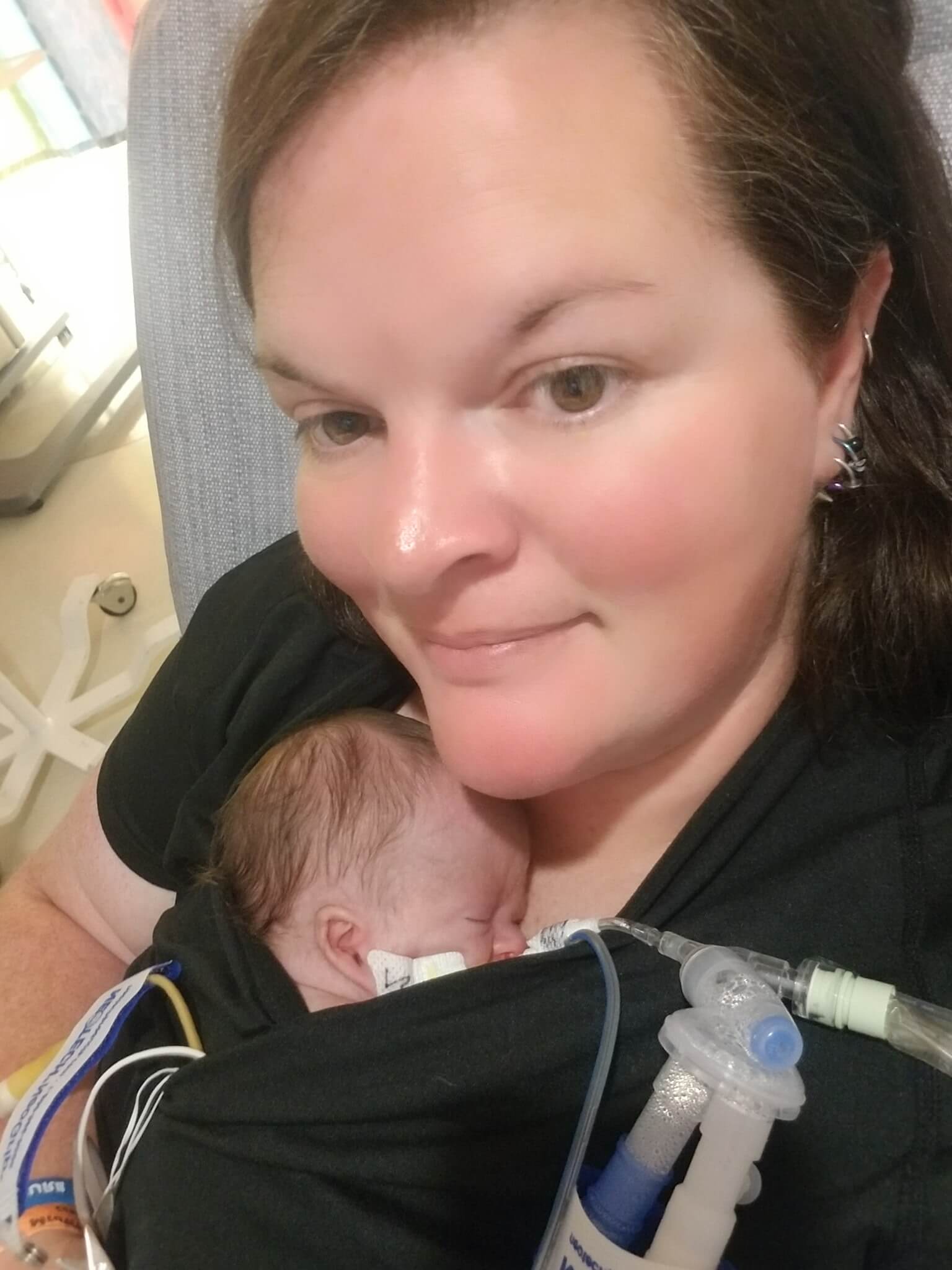 Zoee Wisecarver Trisomy 18 Edwards syndrome family photo in the NICU